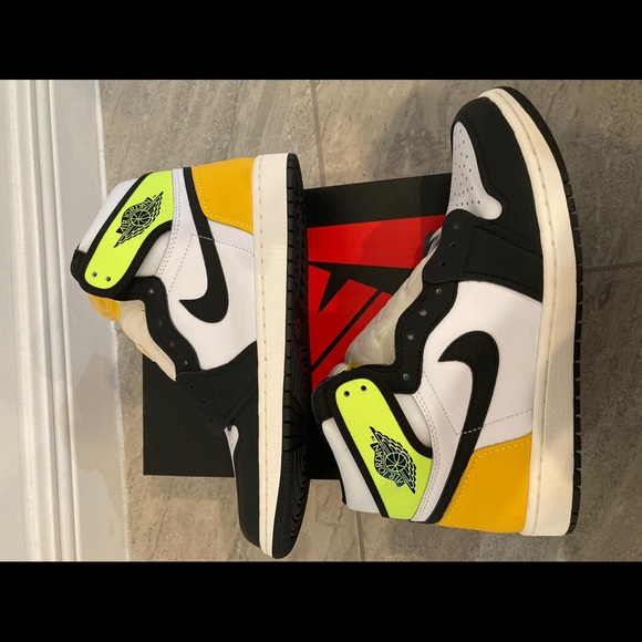 Jordan 1 retro high mens volt/yellow mens shoes - Picture 5 of 7